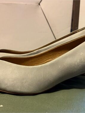 Vionic Light Gray Suede Women's Pump